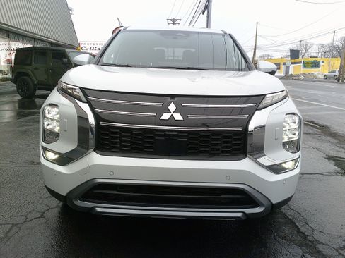 Used 2025 Mitsubishi Outlander SE image 8