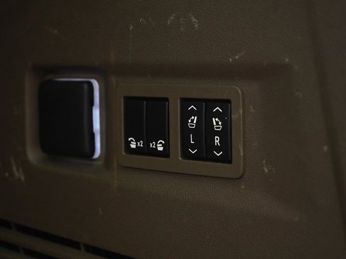 Used 2021 GMC Yukon Denali image 21