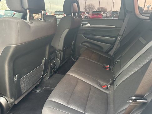 Used 2019 Jeep Grand Cherokee Laredo image 8