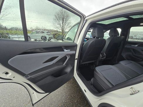 New 2026 Volkswagen Tiguan SE R-Line image 19