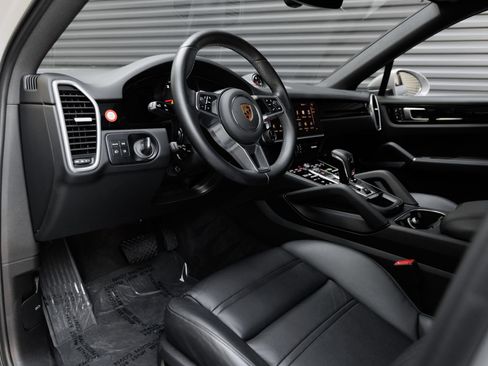 Certified 2023 Porsche Cayenne Platinum Edition AWD/4WD image 4