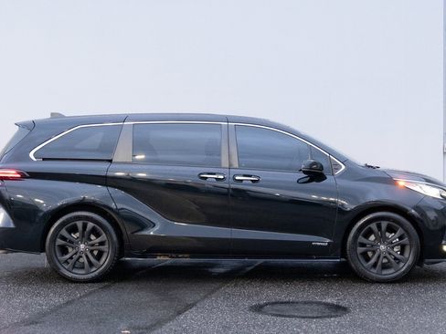 Used 2021 Toyota Sienna XSE image 29
