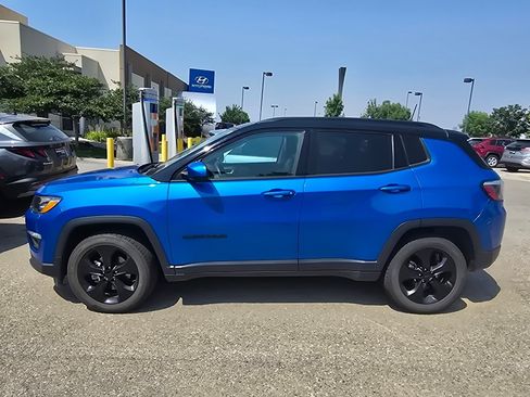 Used 2019 Jeep Compass Latitude AWD/4WD image 2