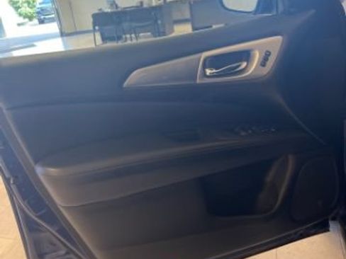 Used 2020 Nissan Pathfinder SL FWD image 11