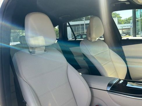 Used 2025 Mercedes-Benz GLC 300 image 33