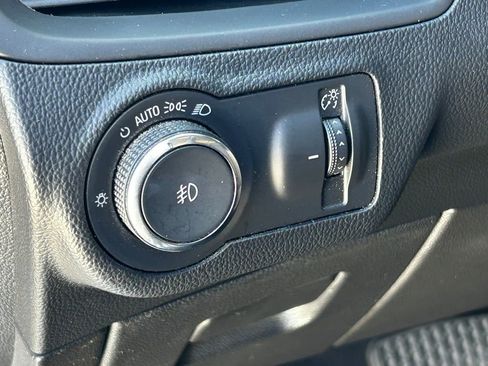Used 2018 Buick Envision Essence FWD image 29