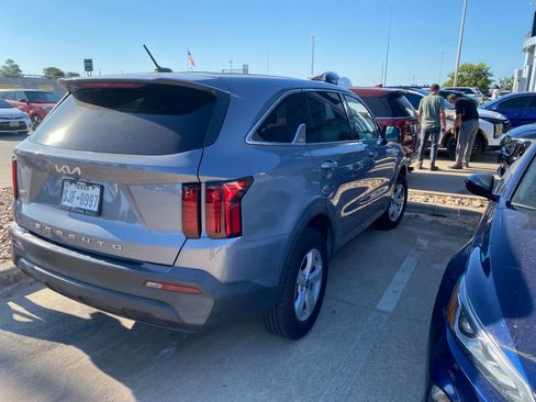 Used 2022 Kia Sorento LX AWD/4WD image 5