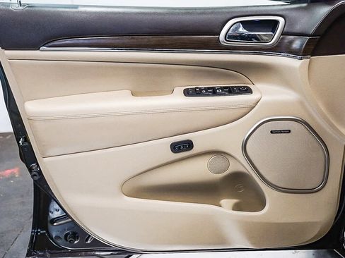 Used 2017 Jeep Grand Cherokee Overland image 21