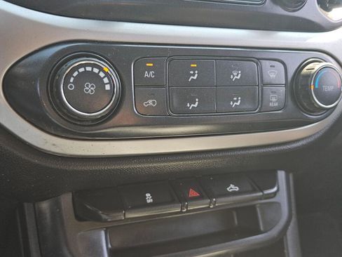 Used 2015 Chevrolet Colorado LT AWD/4WD image 25
