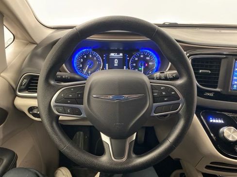 Used 2020 Chrysler Voyager Lxi image 14