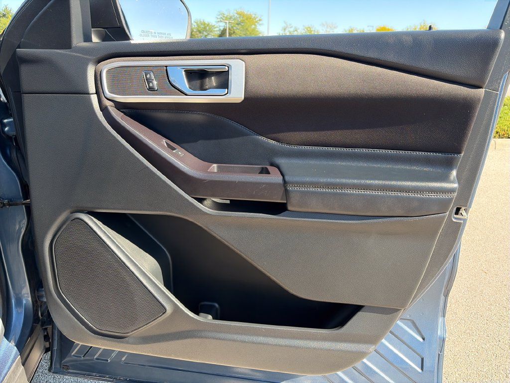 Used 2020 Ford Explorer XLT AWD/4WD image 9