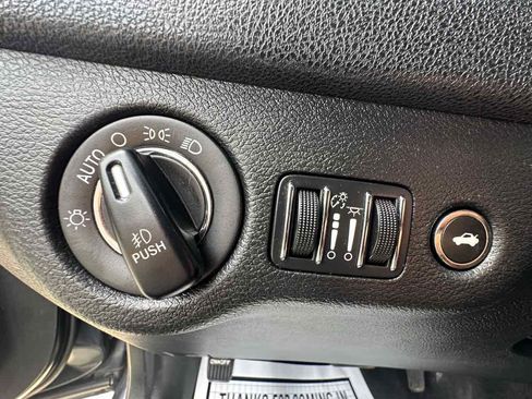 Used 2018 Chrysler 300 S RWD image 13