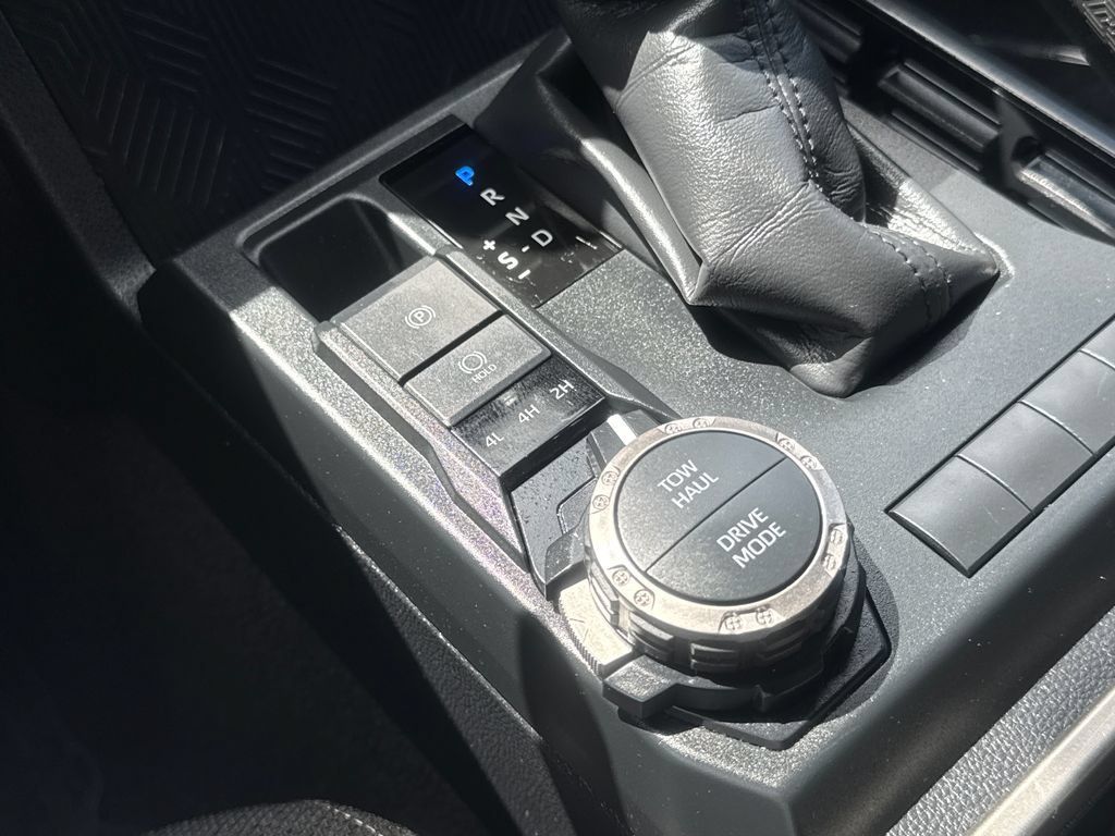 Used 2025 Toyota 4Runner SR5 AWD/4WD image 27