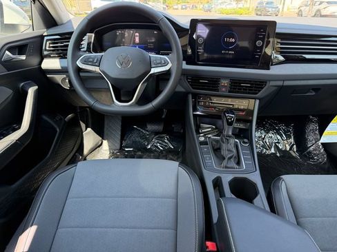 New 2026 Volkswagen Jetta SE FWD image 9