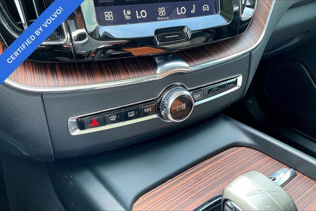 Certified 2024 Volvo XC60 B5 Plus w/ Climate Package AWD/4WD image 28