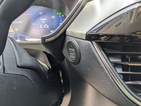 Used 2021 Ford Escape Titanium FWD image 32