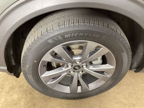 Used 2024 Ford Explorer XLT w/ Equipment Group 202A AWD/4WD image 36