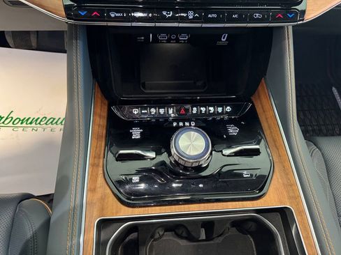 Used 2024 Jeep Grand Wagoneer Series III AWD/4WD image 15