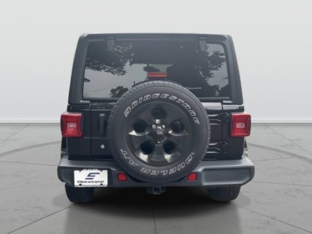Used 2018 Jeep Wrangler Unlimited Sahara AWD/4WD image 4