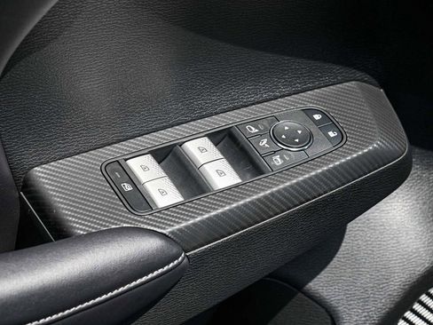 New 2024 Mitsubishi Outlander SE image 9