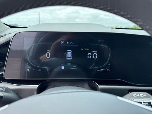 Used 2023 Kia Niro EX Touring image 3