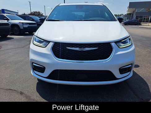 Certified 2026 Chrysler Pacifica Limited FWD image 8