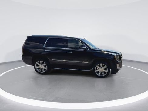 Used 2018 Cadillac Escalade Luxury AWD/4WD image 12