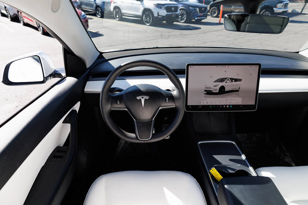 Used 2022 Tesla Model Y Performance AWD/4WD image 2
