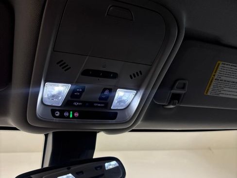 Used 2023 GMC Terrain SLT w/ Tech Package FWD image 15