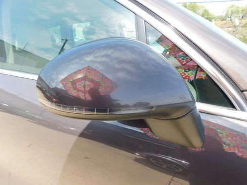 Used 2013 Volkswagen Touareg Sport image 10