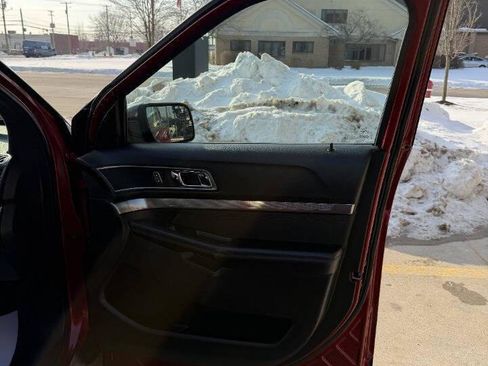 Used 2018 Ford Explorer XLT w/ Equipment Group 202A image 28