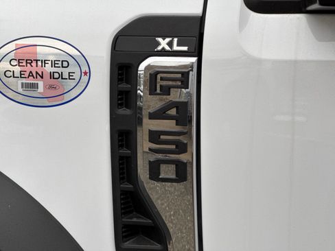 New 2025 Ford F450 XL w/ XL Chrome Package RWD image 28