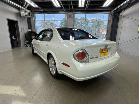 Used 2002 Nissan Maxima GLE image 3