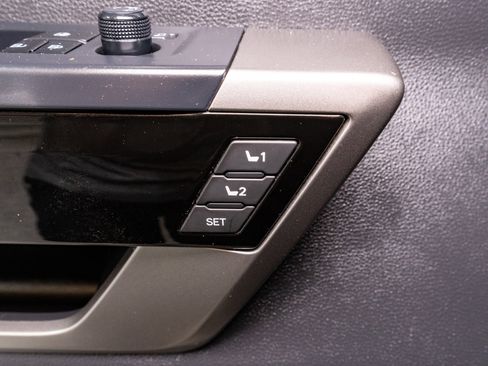 Used 2024 Toyota Tundra Limited AWD/4WD image 16