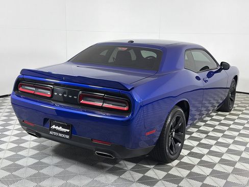 Used 2019 Dodge Challenger SXT w/ Driver Convenience Group image 5