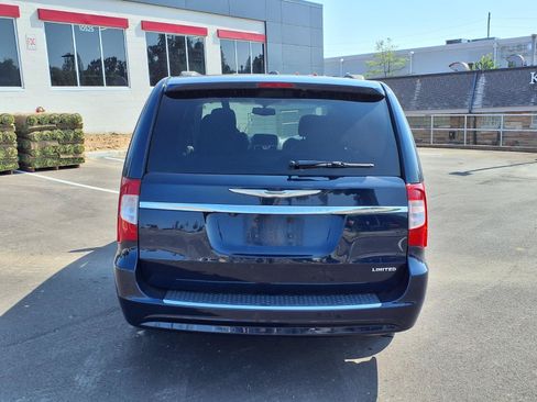 Used 2014 Chrysler Town & Country Limited w/ Luxury Group FWD image 30