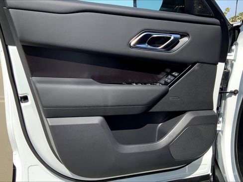 New 2026 Land Rover Range Rover Velar Dynamic SE image 11