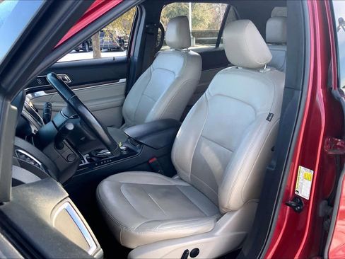 Used 2019 Ford Explorer Limited w/ Class III Trailer Tow Package image 8