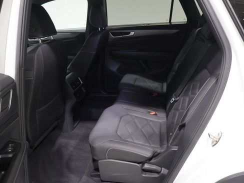 Used 2025 Volkswagen Atlas Cross Sport SE AWD/4WD image 17