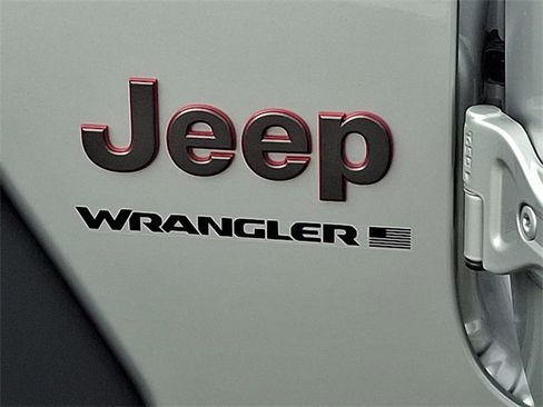 Used 2024 Jeep Wrangler Rubicon w/ Technology Group image 30