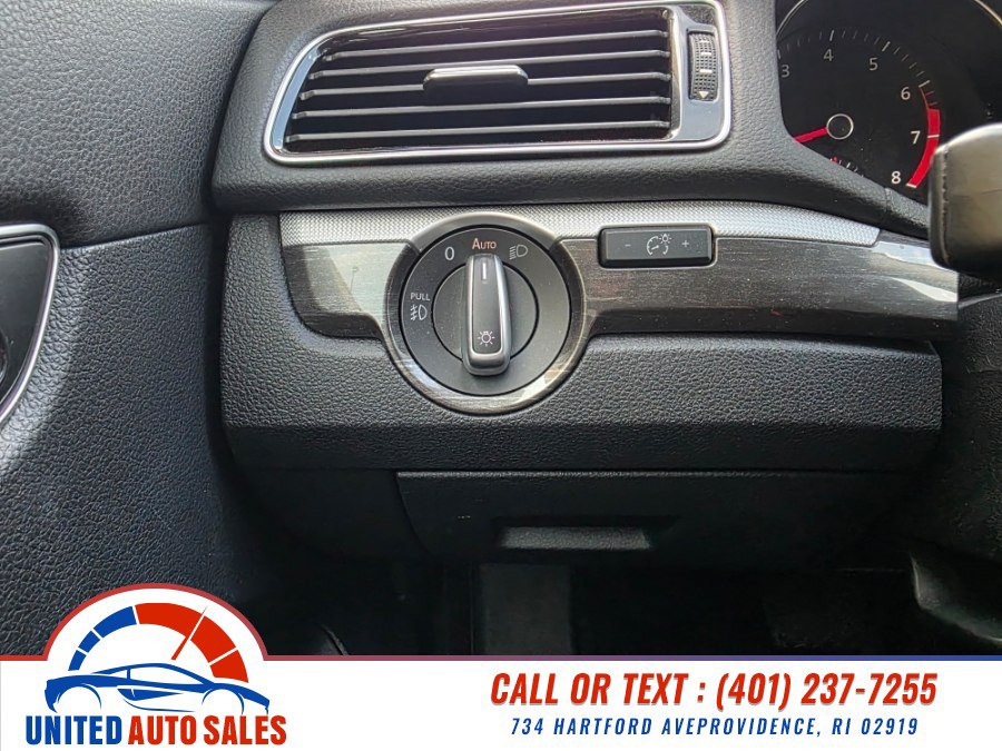 Used 2018 Volkswagen Passat 2.0T SE w/ SE Lighting Package FWD image 18