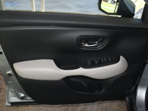 Used 2026 Honda HR-V LX image 9
