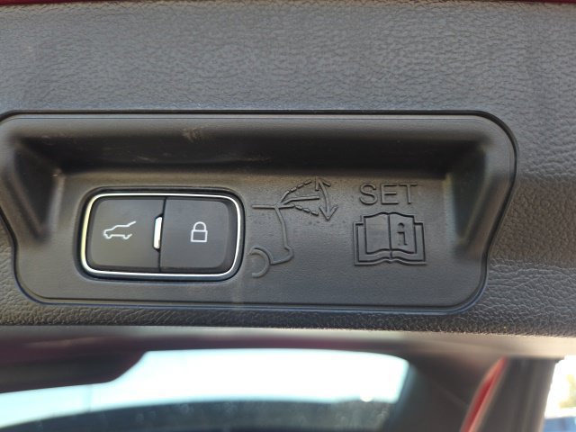 Used 2023 Ford Explorer XLT w/ Equipment Group 202A AWD/4WD image 13