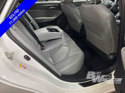 Used 2019 Toyota Avalon Limited image 8