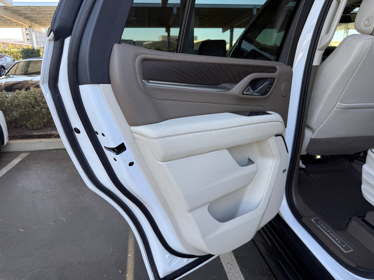 Used 2021 GMC Yukon Denali w/ LPO, Illumination Package AWD/4WD image 14