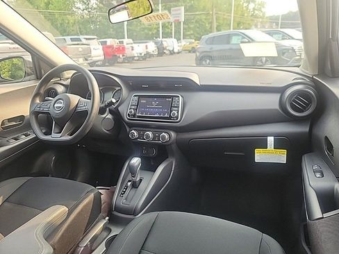 Used 2025 Nissan Kicks Play S image 12