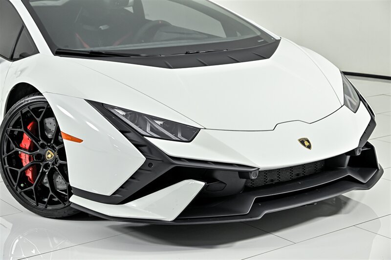 Used 2023 Lamborghini Huracan Tecnica RWD image 2