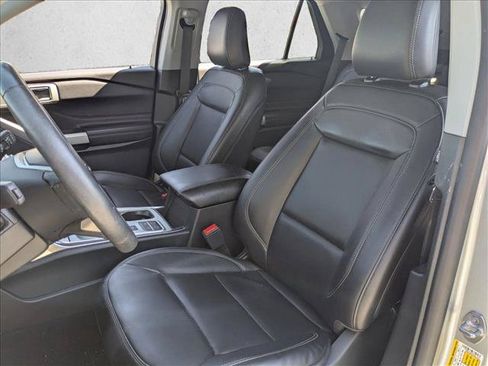Used 2023 Ford Explorer XLT w/ Equipment Group 202A RWD image 15