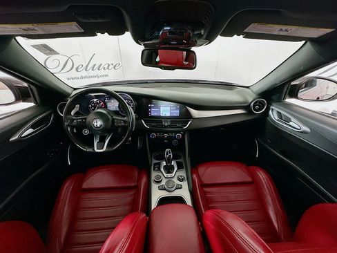 Used 2023 Alfa Romeo Giulia Veloce AWD/4WD image 20