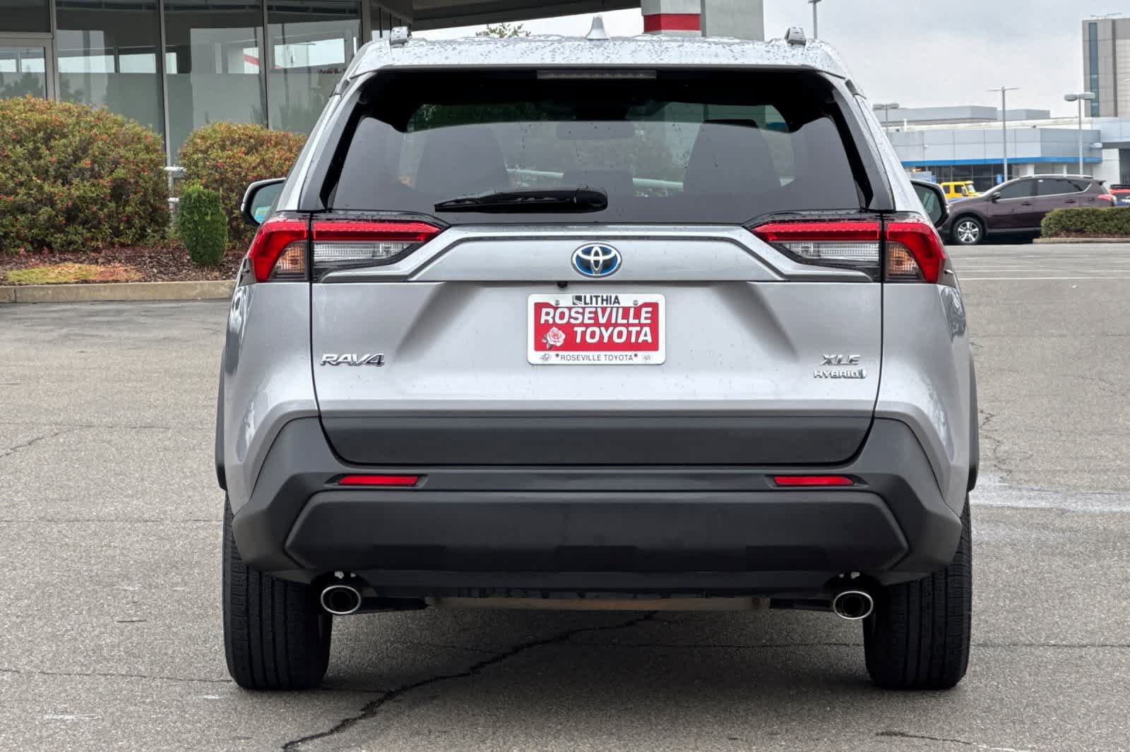 Used 2023 Toyota RAV4 XLE AWD/4WD image 8
